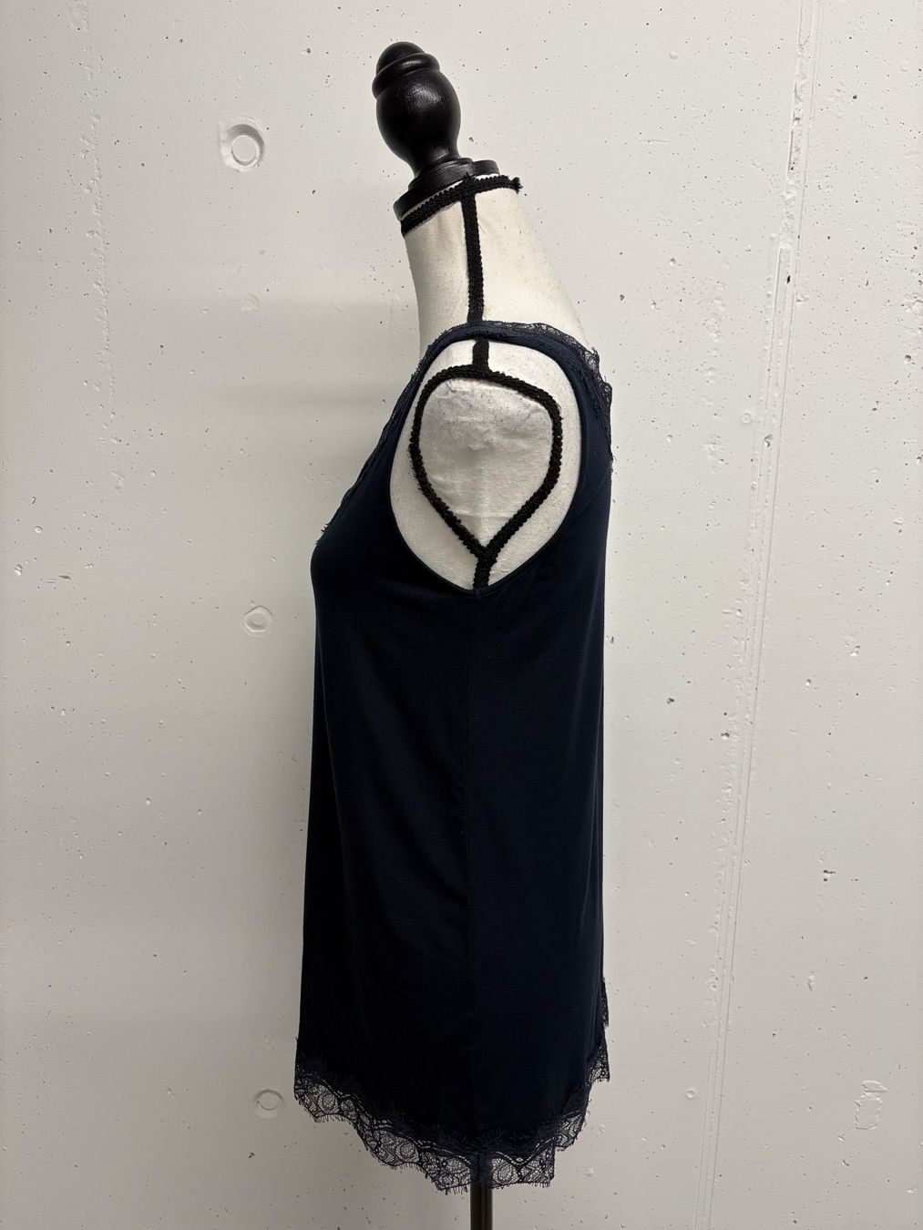 Top: Catnoir Top dunkelblau mit Spitze Gr. 36 Modal – Nuovo (secondo la descrizione) da Regensdorf venduto da secondchancefashion 1