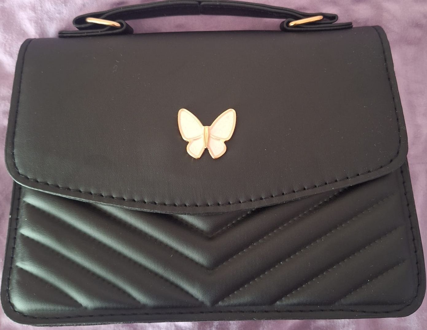 Borse da donna: Schwarze Tasche mit Schmetterling Klappentasche Damengrösse – Nuovo (secondo la descrizione) da Ruswil venduto da ben_y6gj