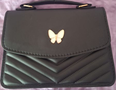 Schwarze Tasche mit Schmetterling Klappentasche Damengrösse