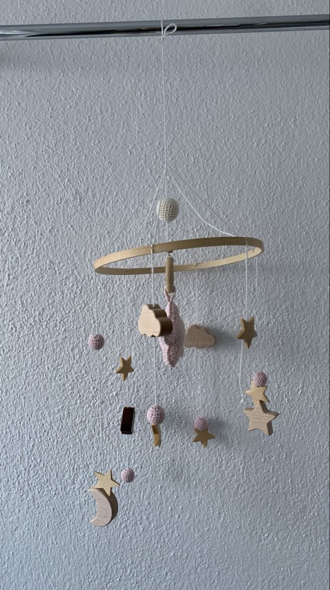Spielzeuge: Handgemachtes Baby Mobile Holz/Gehäkelt – Gebraucht aus Klosters von ari_6y9m 1