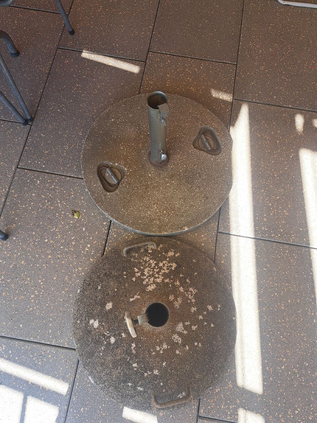 Glatz Sonstiges: 2 socles à Parasol – Gebraucht aus Zollikerberg von ren_q7gc 1