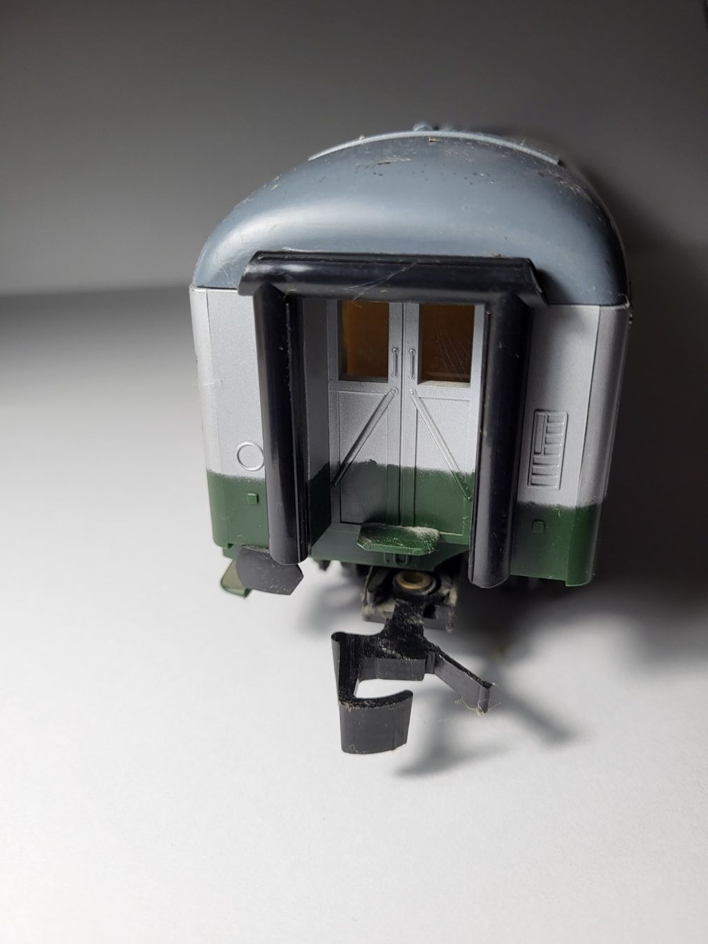 Lima Modelleisenbahnen: Schnellzugwagen SNCF – Defekt aus Untersiggenthal von Schatzo 2