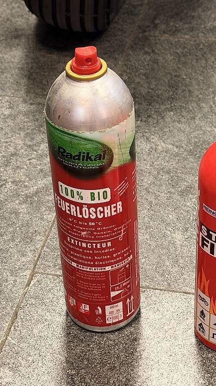 Estintori: Feuer lösch Utensilien  – Usato da Unterseen venduto da beE-Scooter 2