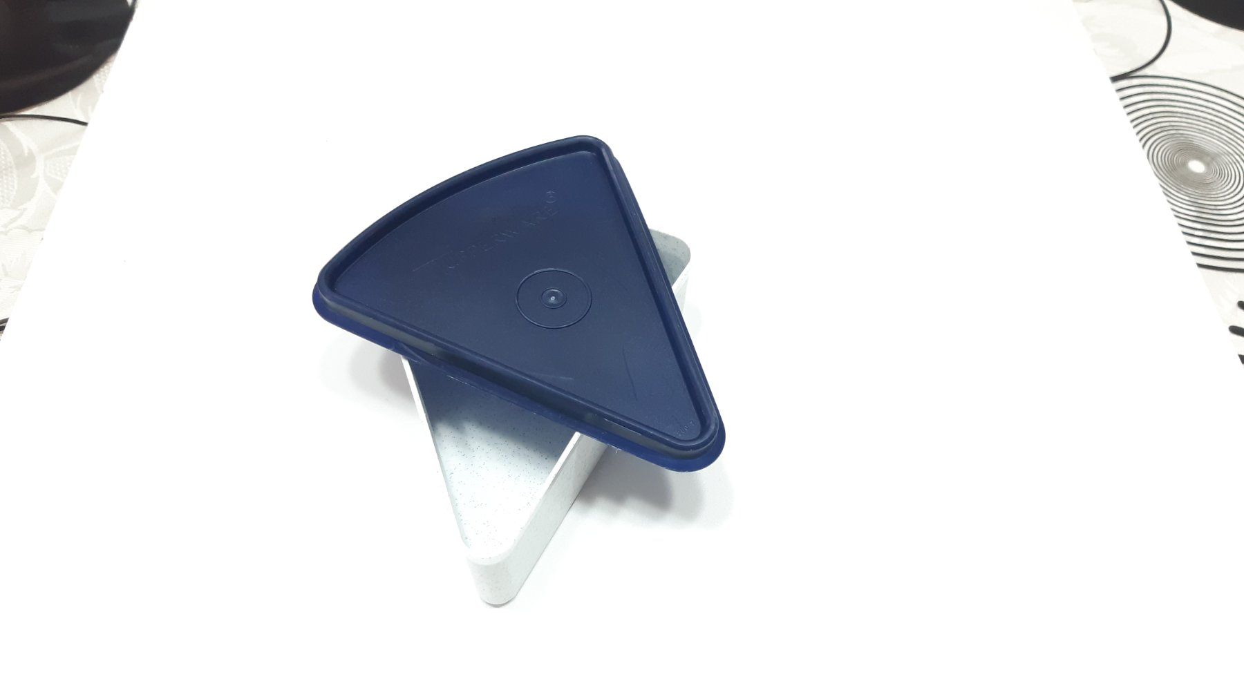 Tupperware Contenitori & Simili: Tupperware Tortenstücke - Tupperware tranche de gâteau – Usato da Savagnier venduto da Marderuth 1