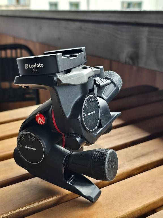 Manfrotto Treppiedi & Teste: Manfrotto Getriebeneiger Kopf – Usato da Kaiserstuhl AG venduto da LSS2003 1