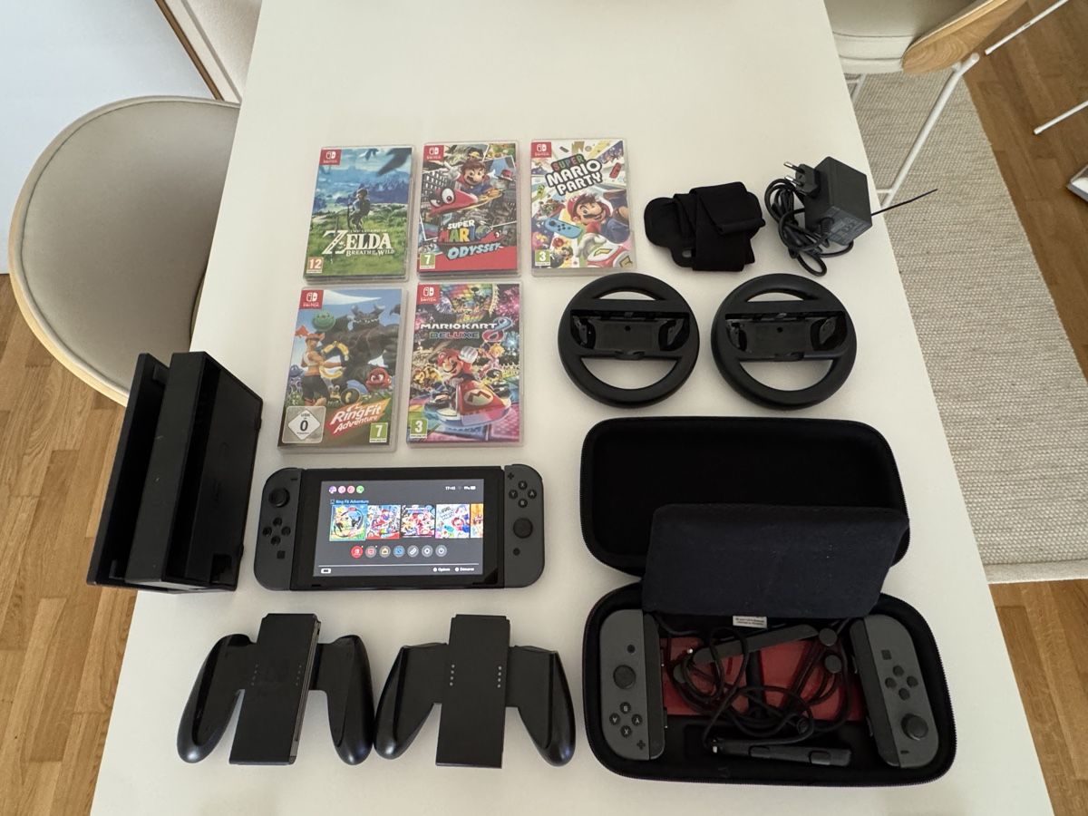 Nintendo Console: Nintendo Switch + 5 games  – Usato da Henniez venduto da ROCKZILLA