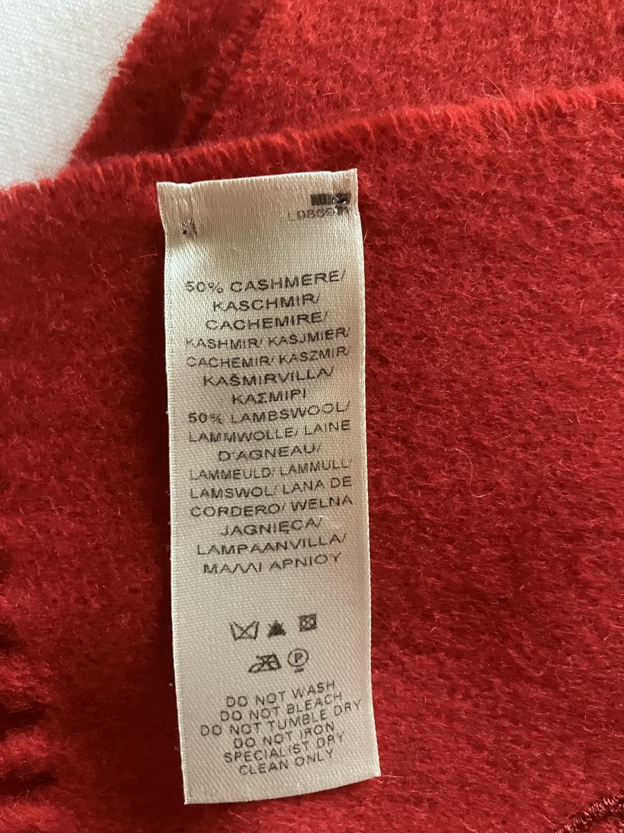 Foulards & écharpes: Schöner Burberry-Schal – Neuf (Voir description) à Pfeffingen par mar_ly8j 1