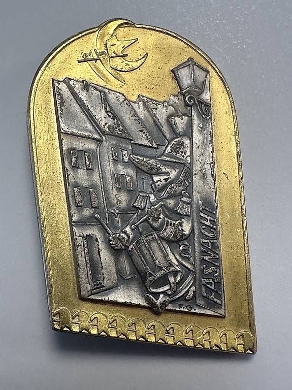 Basler Plaketten & Abzeichen: Fasnacht Basel GOLD 1954 – Gebraucht aus Basel von fasnachtsoutlet1965