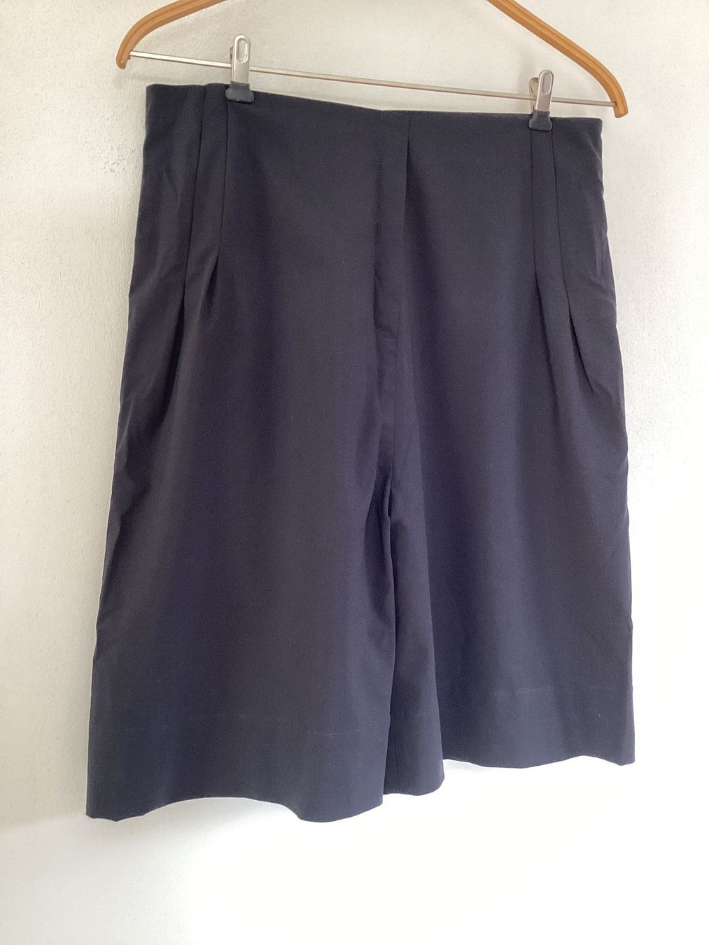 Pantaloni: Bermuda 40, Maria Van Rensen – Usato da Lenzburg venduto da dbr_hf8w