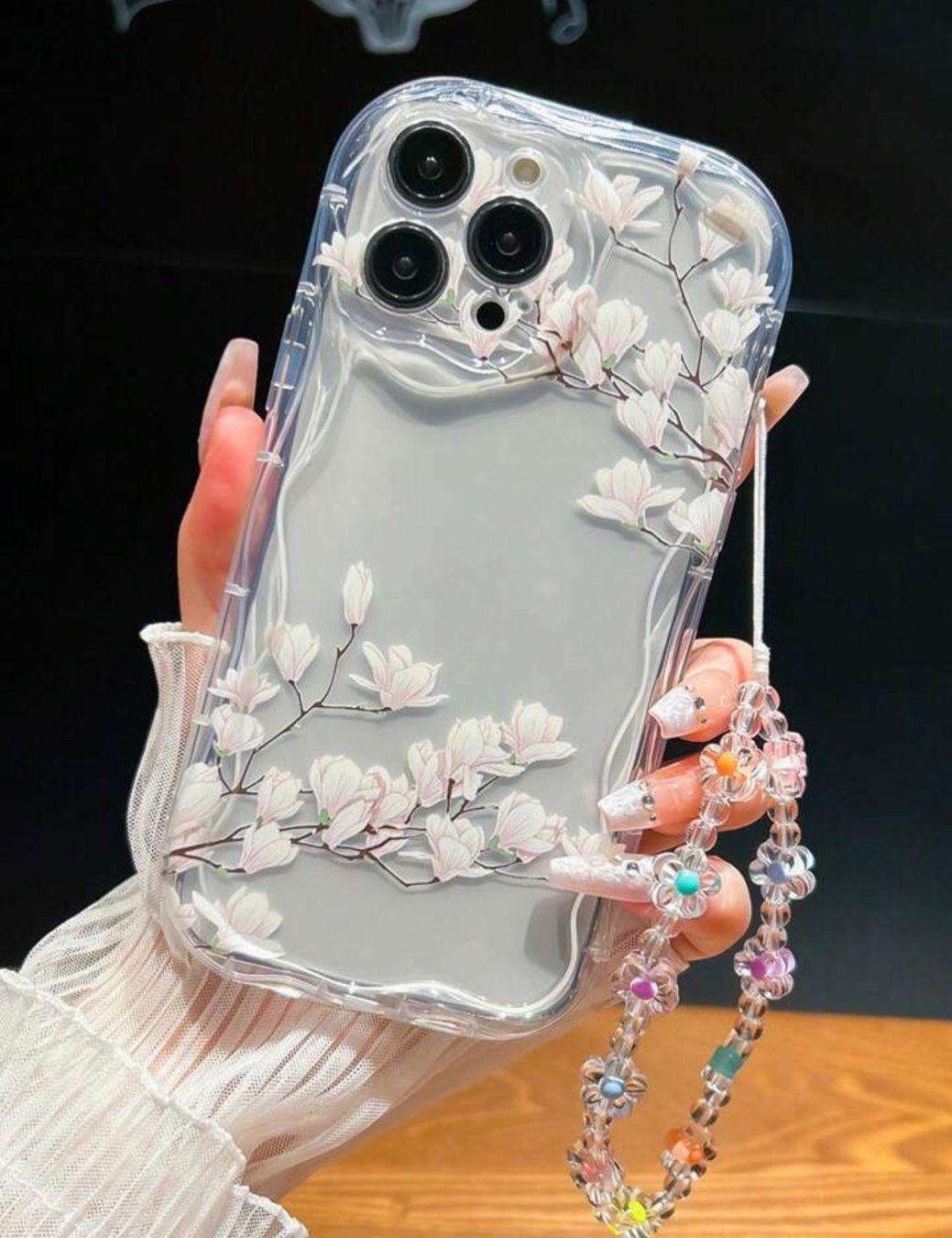 Apple Cover & Protezioni schermo: Coque iPhone 15 Pro Max Fleurs Printemps Dragonne + Verre – Nuovo e nell'imballaggio originale da Thônex venduto da Suisse.Shopping 1