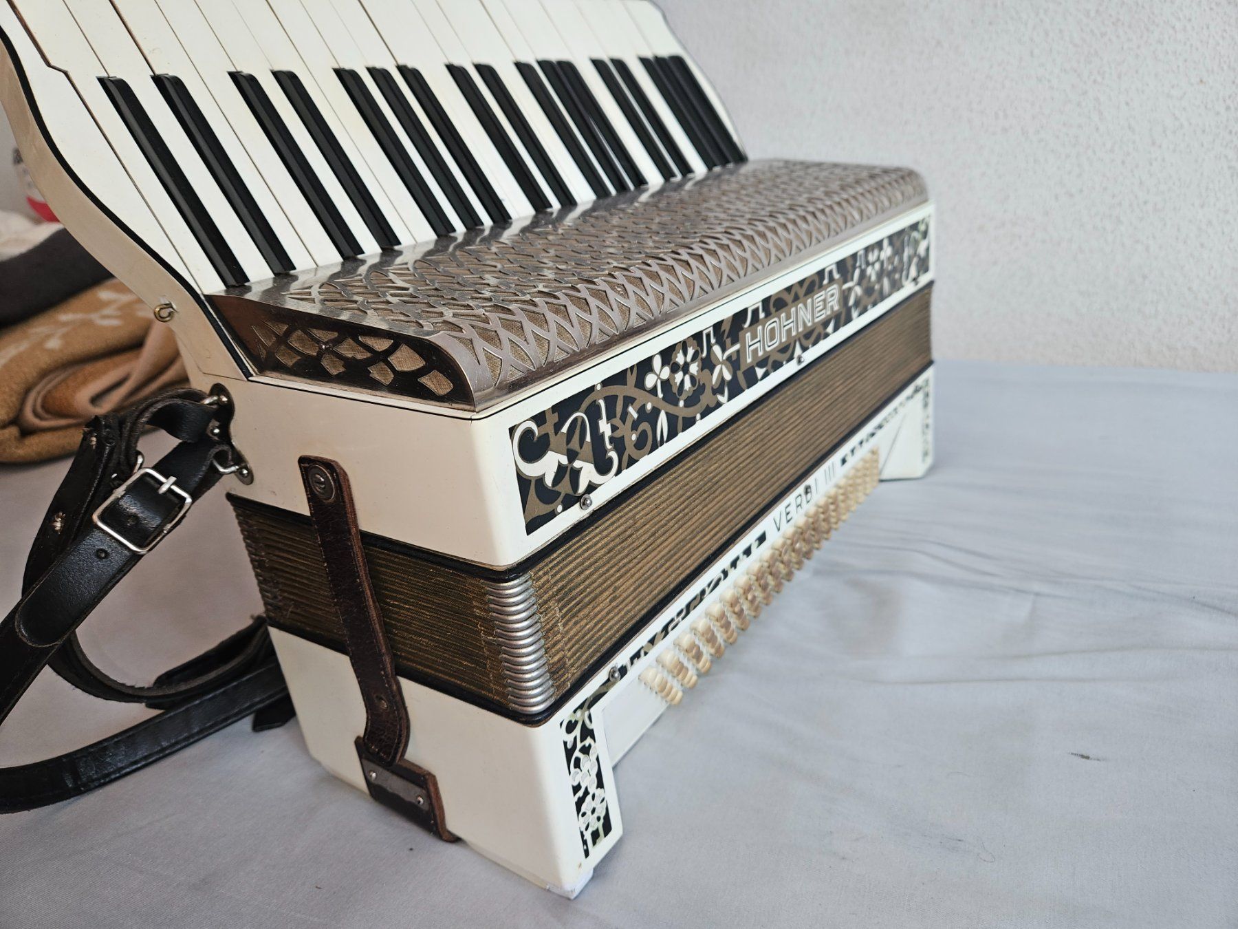 Hohner Strumenti musicali: HOHNER VERDI III INKL. KOFFER – Usato da Basel venduto da FirstClass4000 4