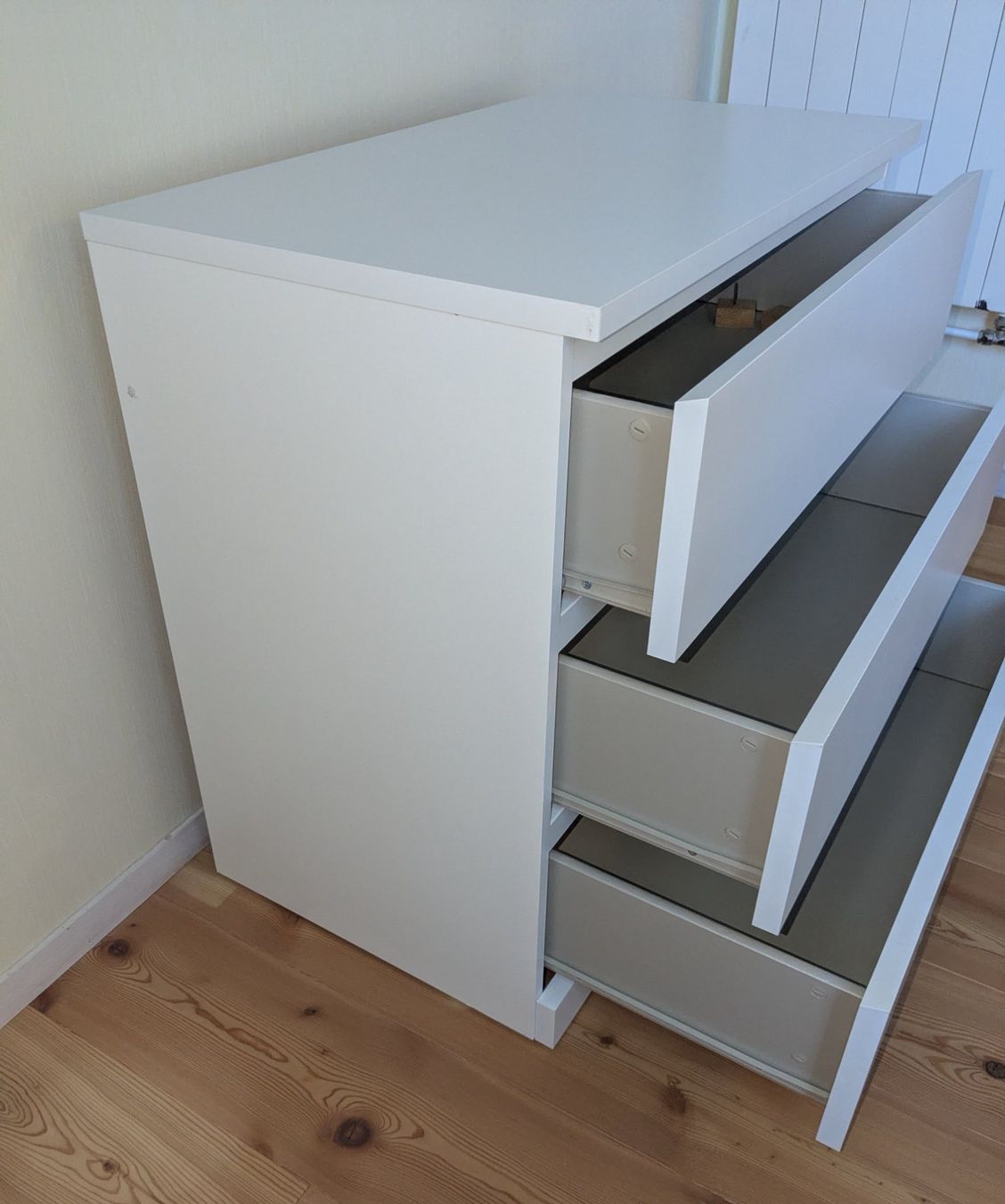Ikea Cassettiere: Ikea Kommode Malm weiss mit drei Schubladen – Usato da Giffers venduto da agu25 5