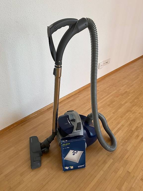 Aspirateurs & Accessoires: Staubsauger gratis – D'occasion à Buchs AG par jen_x5n6