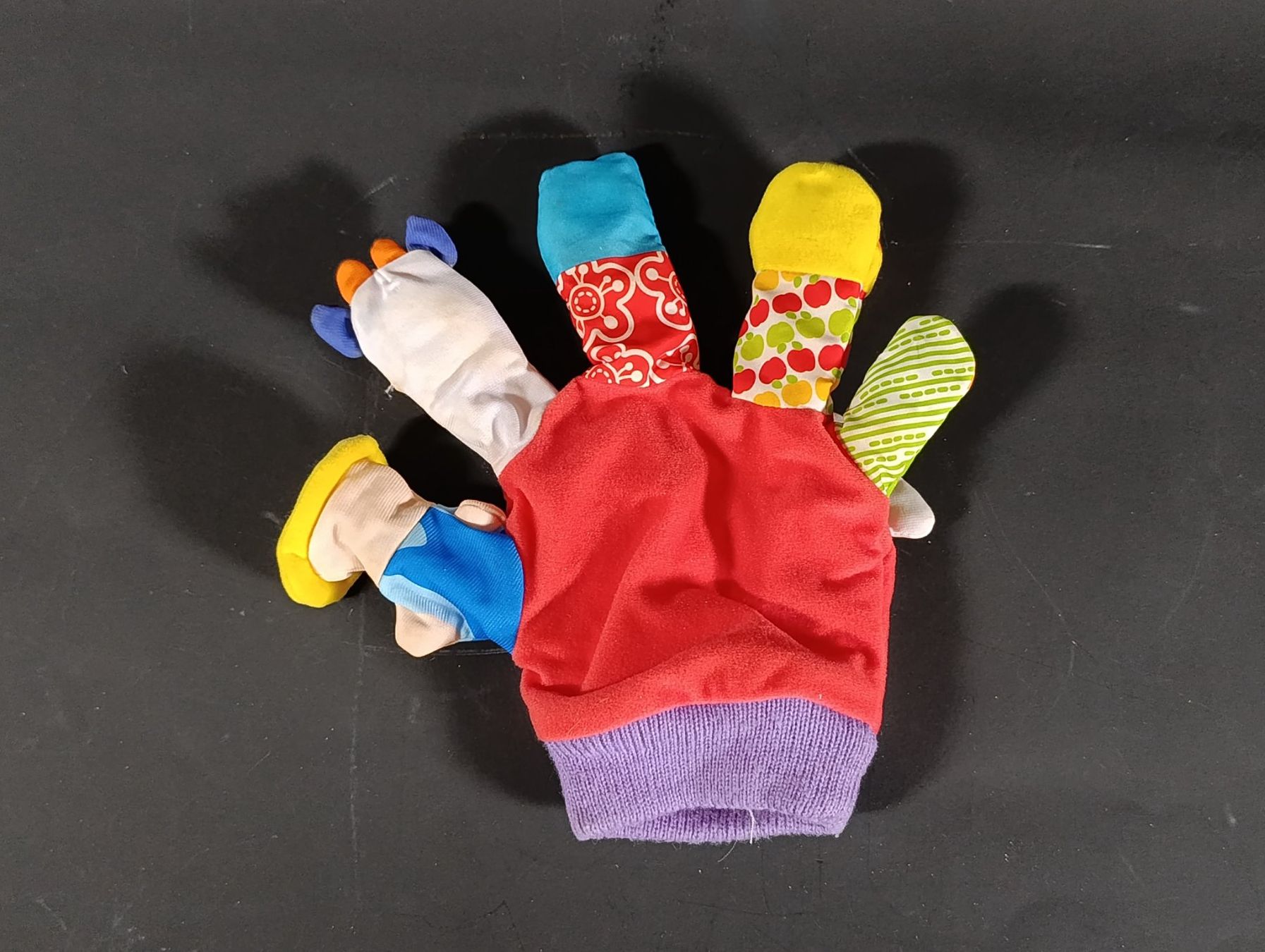Chicco Giocattoli: CHICCO Gant marionnettes pour bébé – Usato da Thielle venduto da Plusvalue_Neuchatel 1