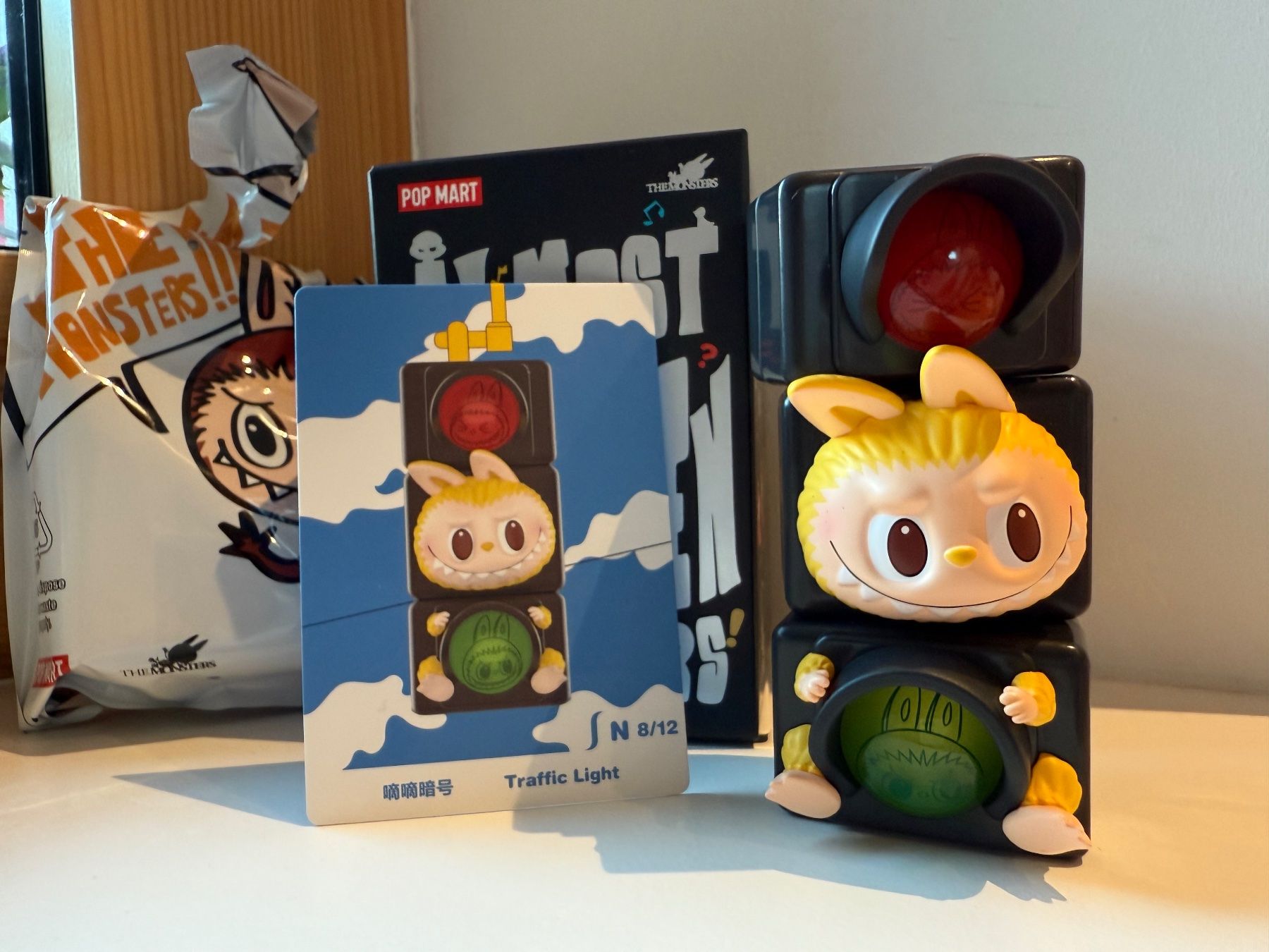 Pop Mart Statuette: Labubu Hidden Monster Authentic “Traffic Light” – Nuovo (secondo la descrizione) da Airolo venduto da MomTheBraggerStudio 1