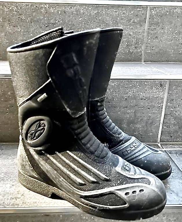 Helme & Visiere: Komplettes Motorrad-Set IXS + Shoei  – Gebraucht aus Rorschacherberg von PWMU 2