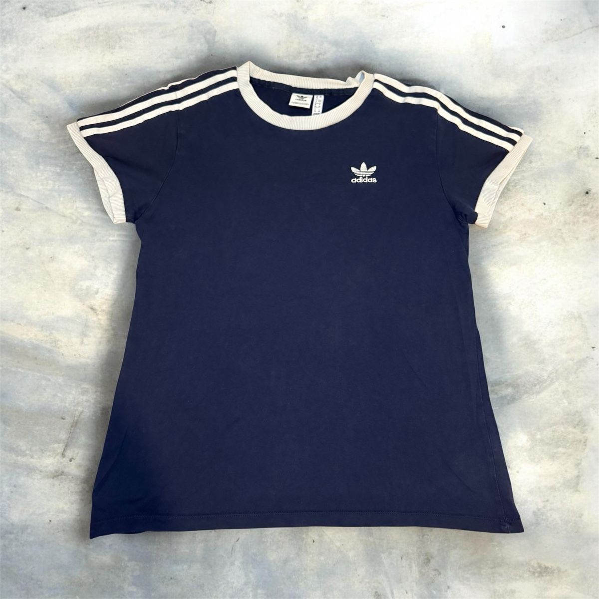 Adidas T-shirt: T-shirt Adidas Original – Nuovo (secondo la descrizione) da Châtel-St-Denis venduto da Montclair_Swiss 2