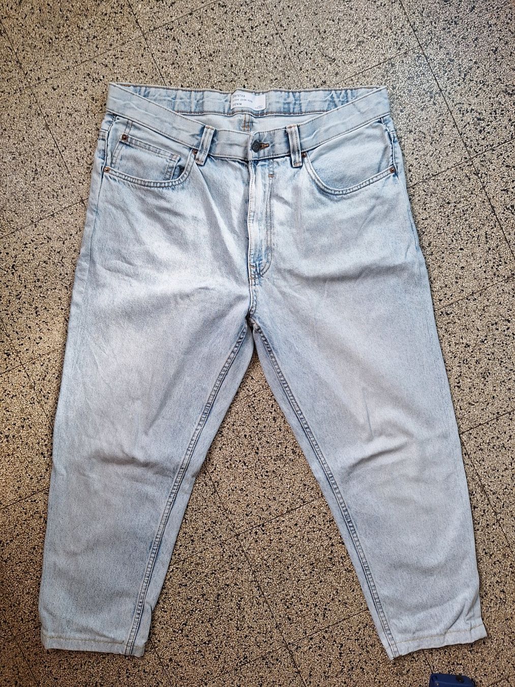 Bershka Jeans: Jeans Berschka cropped US34 – Gebraucht aus Carouge GE von lor_m8jm