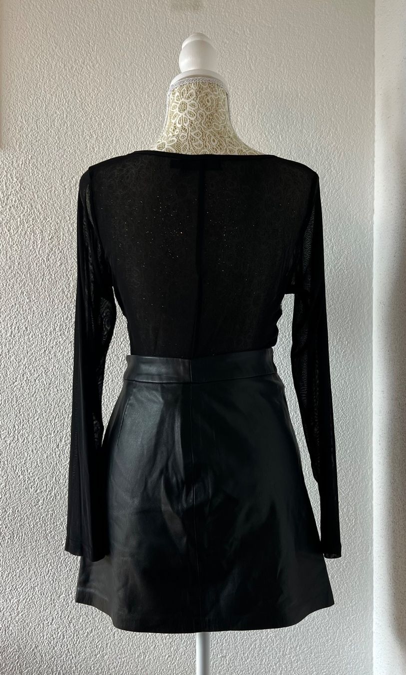 Top: Missguided Women's Black Bodysuit – Usato da Otelfingen venduto da houseofstae 1