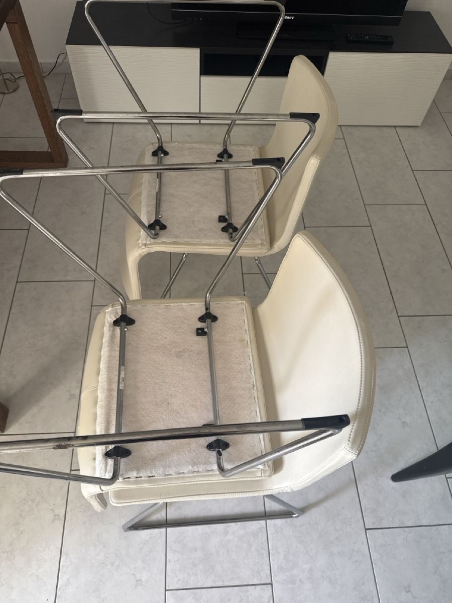 Chaises: Esszimmerstühle Leder Cremeweiss 4.stück – Défectueux à Kleindöttingen par has_9wq5 1