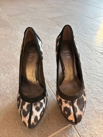 Escarpins GUESS 38- comme neufs