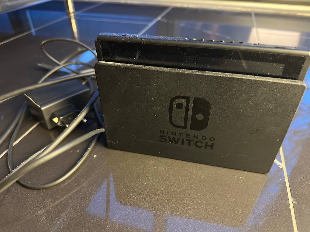 Console: Nintendo Switch (mit Controller) – Usato da Wollerau venduto da nikeyyty 2