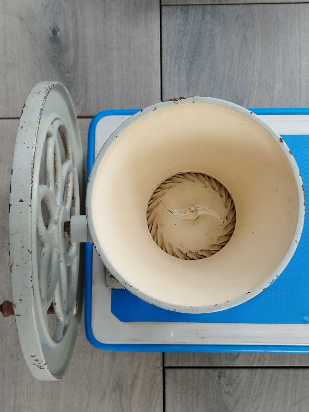 Alle Maschinen: Schrot-oder-Getreidemühle aus Gusseisen – Gebraucht aus Urtenen-Schönbühl von Kernbeisser25 9