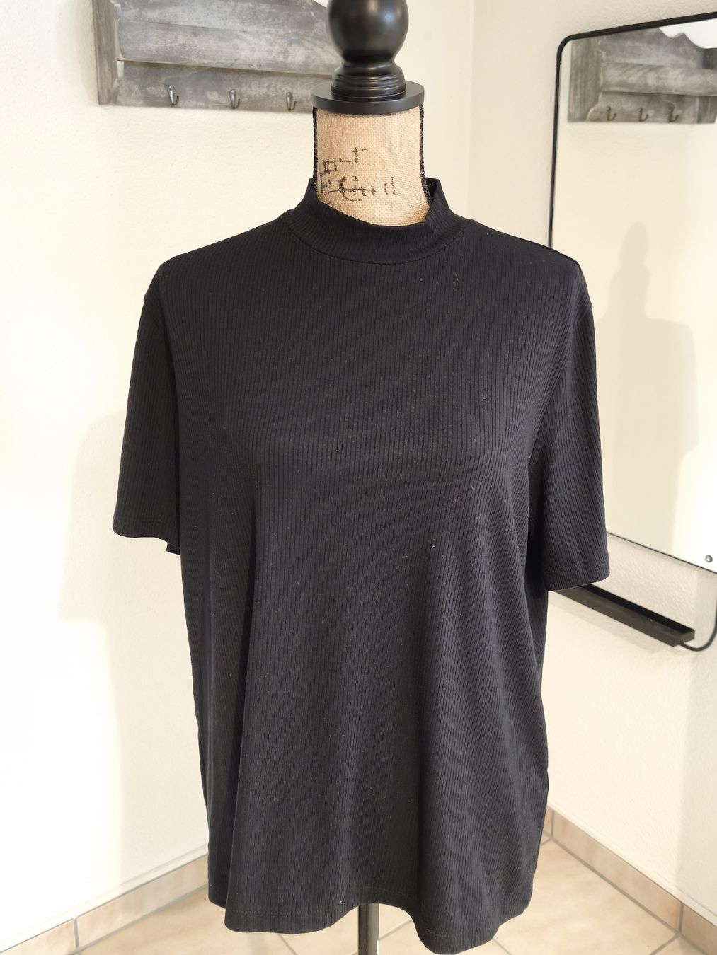 H&M T-shirt: Schwarzes H&M Basic Shirt, Grösse XL, Top Zustand!  – Usato da Emmetten venduto da SecondhandSiska