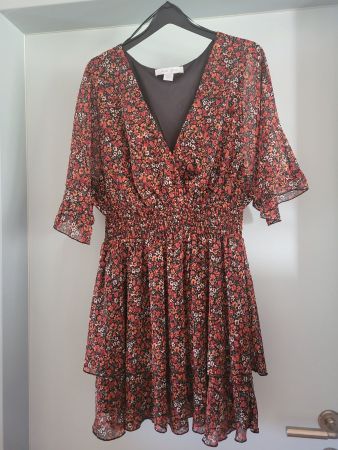 Kleid geblümt Grösse S neuwertig