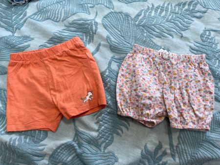2 x Sommershorts, Größe 86