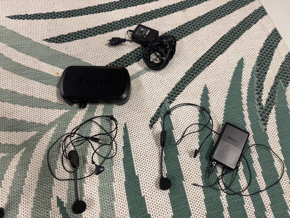 Microfoni: Shure PG4 Funksystem Mikrofon Headset Receiver Set – Usato da Turbenthal venduto da RobinHood77