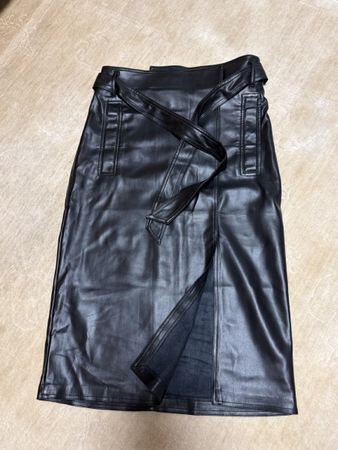 Jupe midi Zebra aspect cuir noir avec ceinture taille M