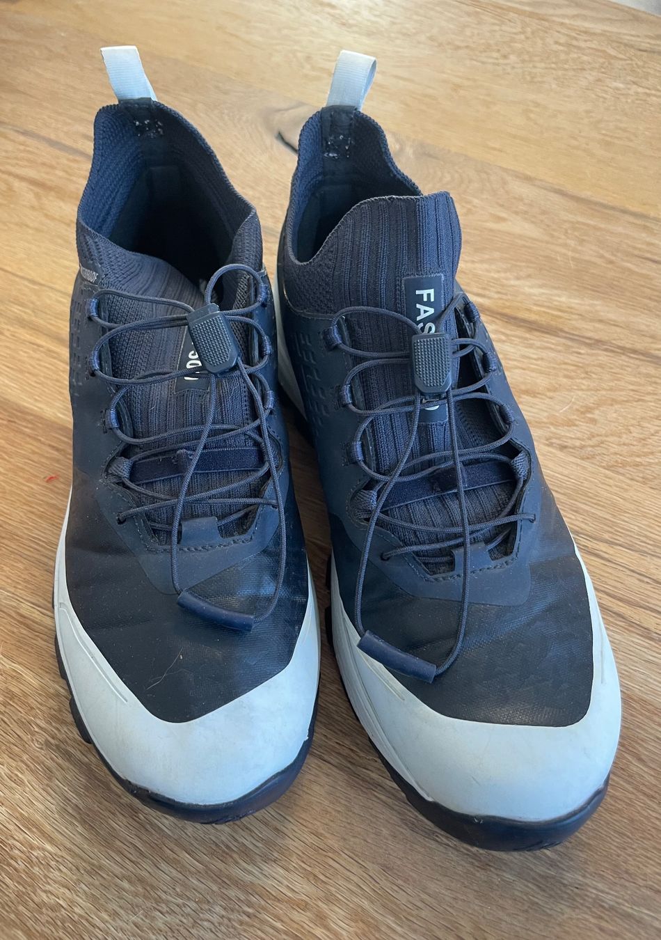 Schuhe für Jungen: Sportschuh / Sneaker 38/39 – Gebraucht aus Rumlikon von locos2