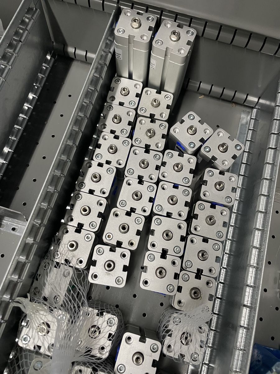Altre forniture industriali: div. Zylinder AIRTEC – Nuovo (secondo la descrizione) da Weinfelden venduto da Mkem