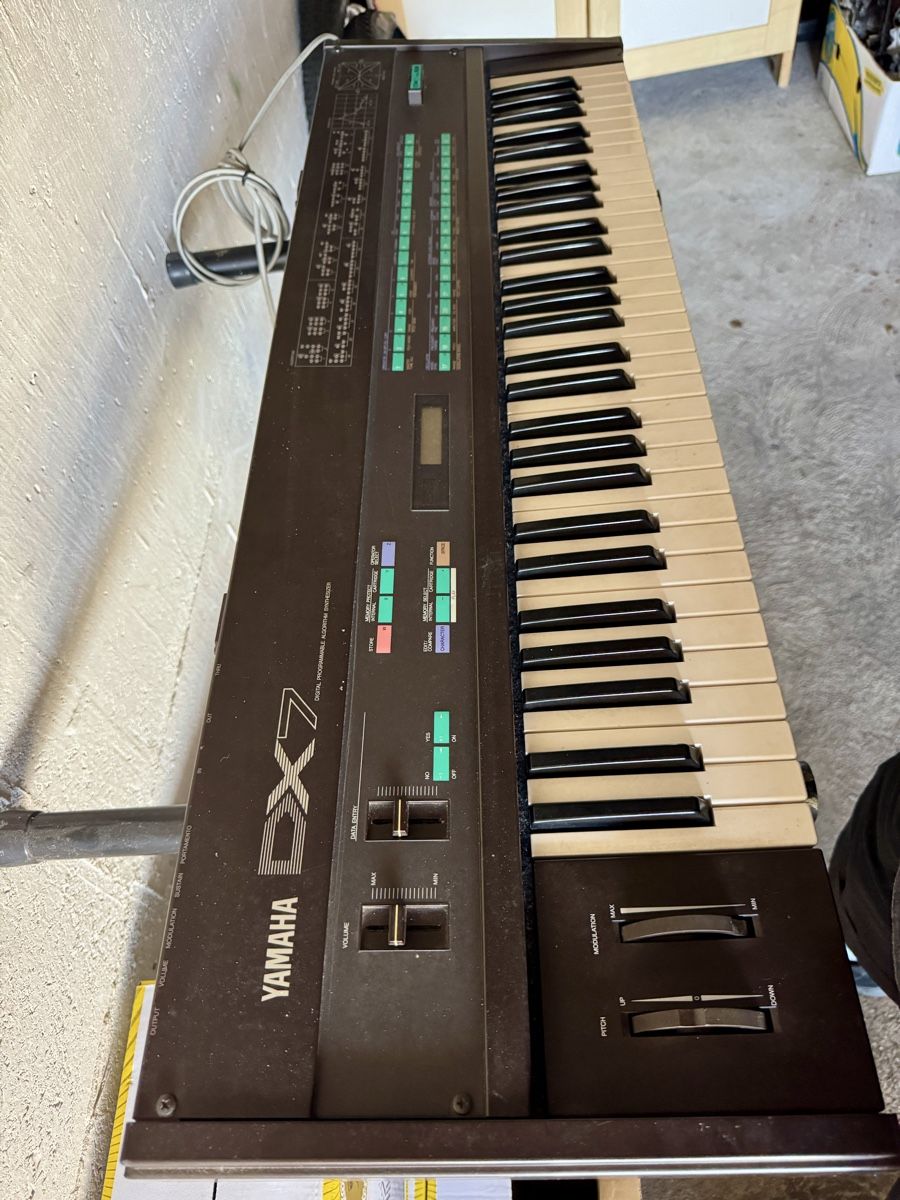 Yamaha Strumenti musicali: Yamaha DX7 Synthesizer – Usato da Kriens venduto da kov_8ctv 1
