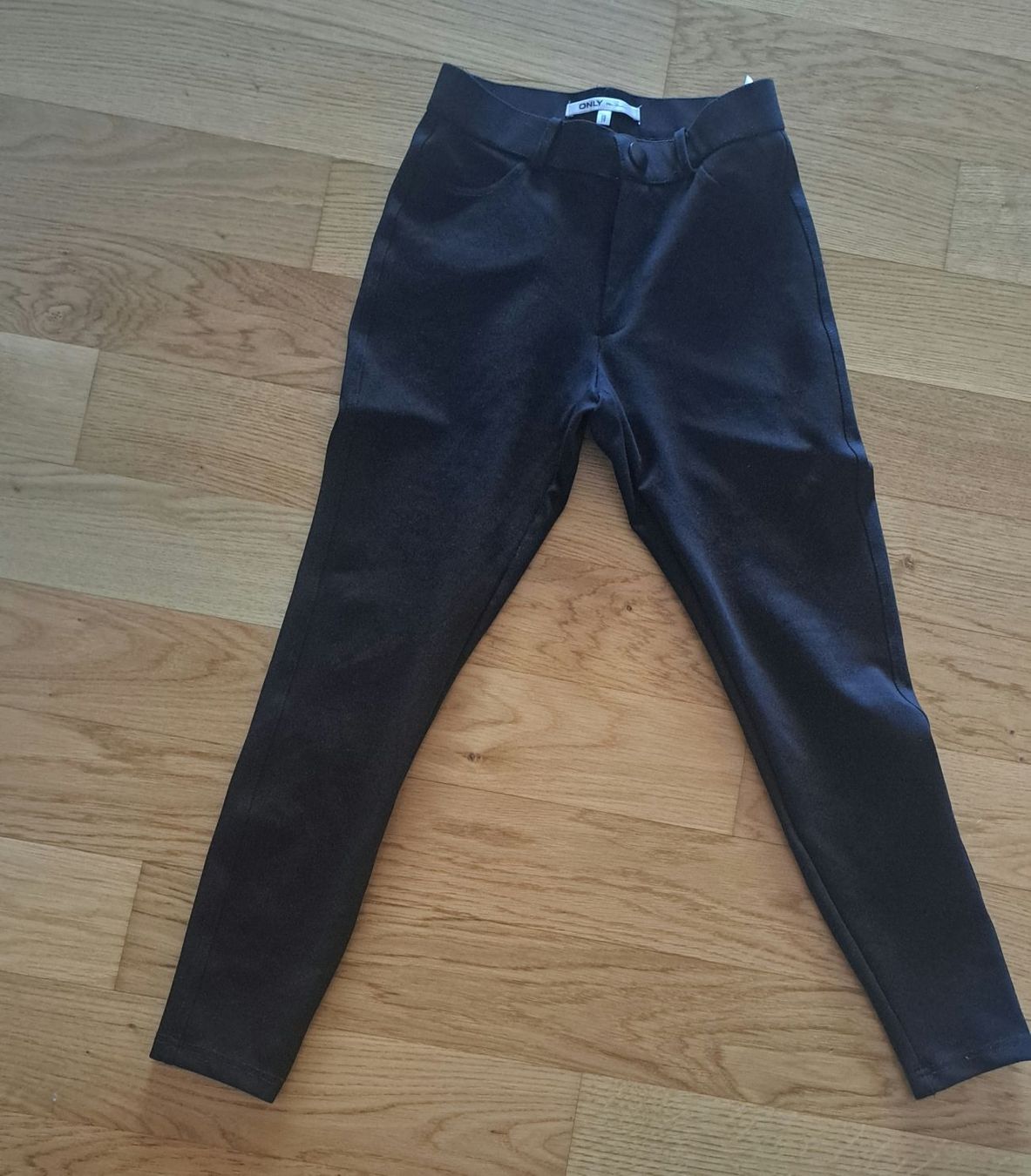 Only Pantaloni: Damen Hose von ONLY – Usato da Seengen venduto da ja6_65wp