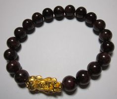 Edelstein Armband; natürlicher Granat 9 mm + Glücksbringer