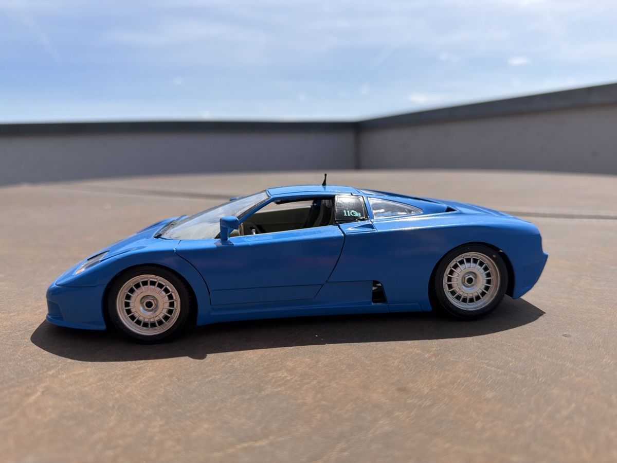 Bburago Modellini d'auto: Bugatti EB110 blau - Bburago - 1/18 – Usato da Wolfwil venduto da Rolex1 1
