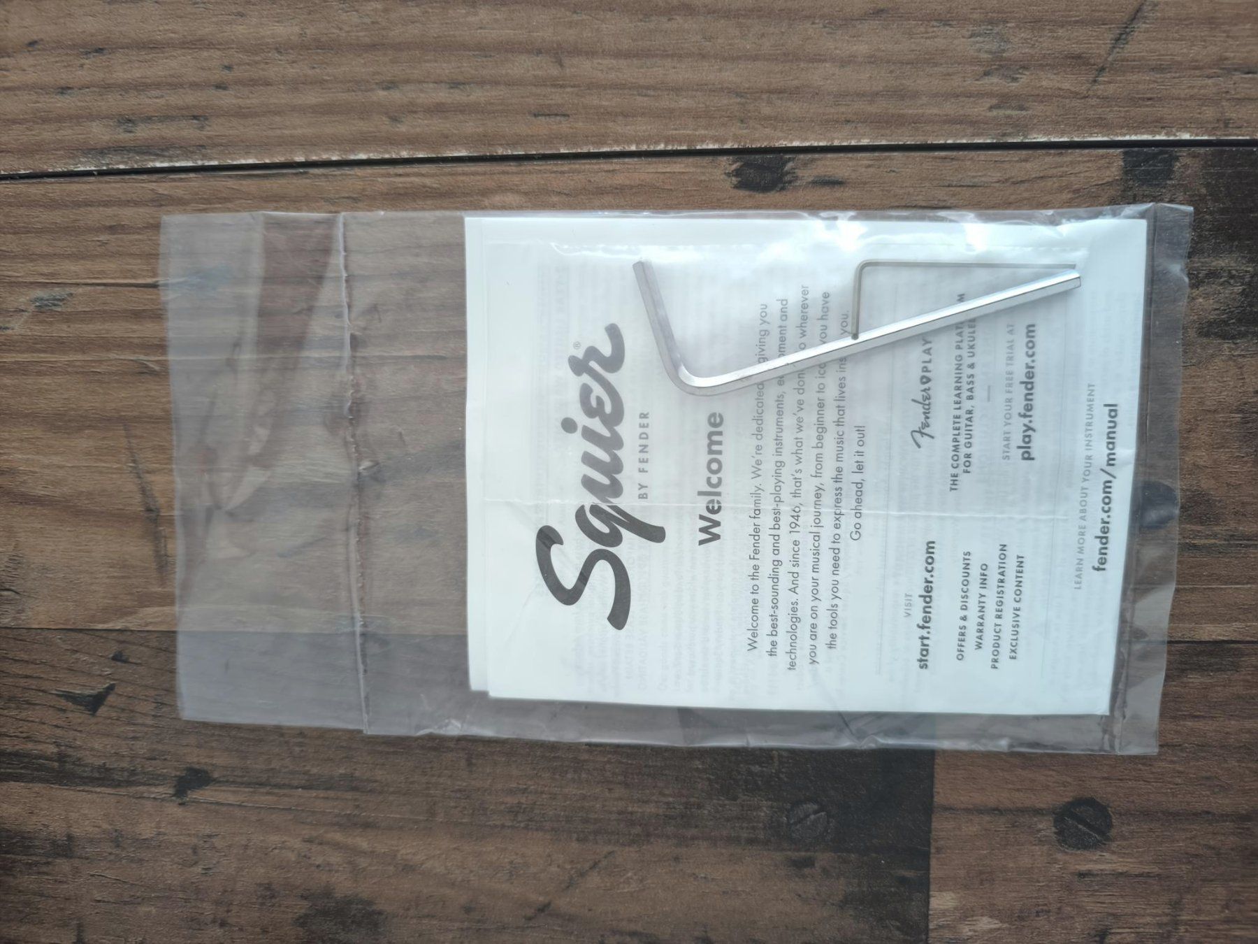 Squier Strumenti musicali: Guitare Squier Mini Stratocaster – Nuovo (secondo la descrizione) da Porrentruy venduto da fre_r8qq 4
