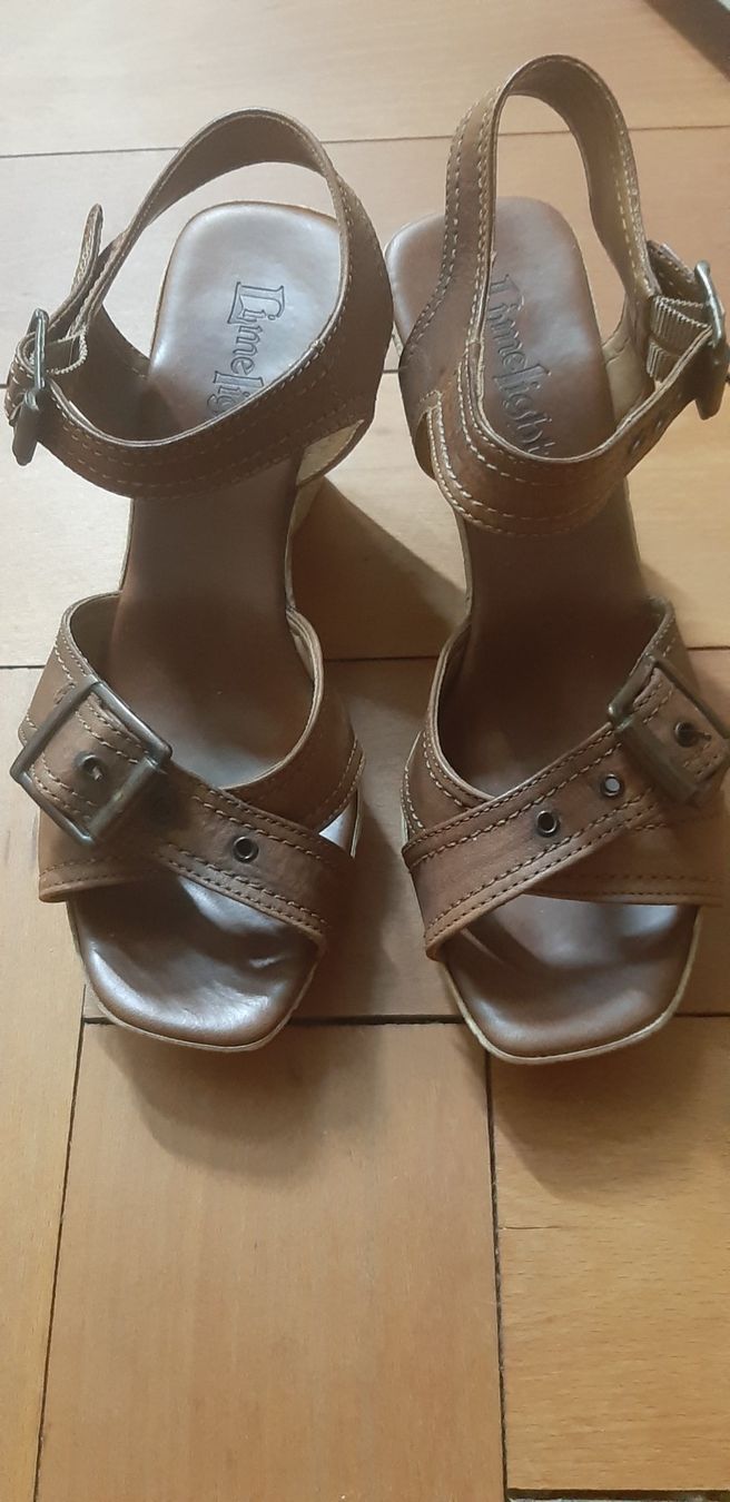 Damenschuhe: Braune Sandalen mit Keilabsatz, Gr. 37 – Neu und originalverpackt aus Zürich von Venecia25 5
