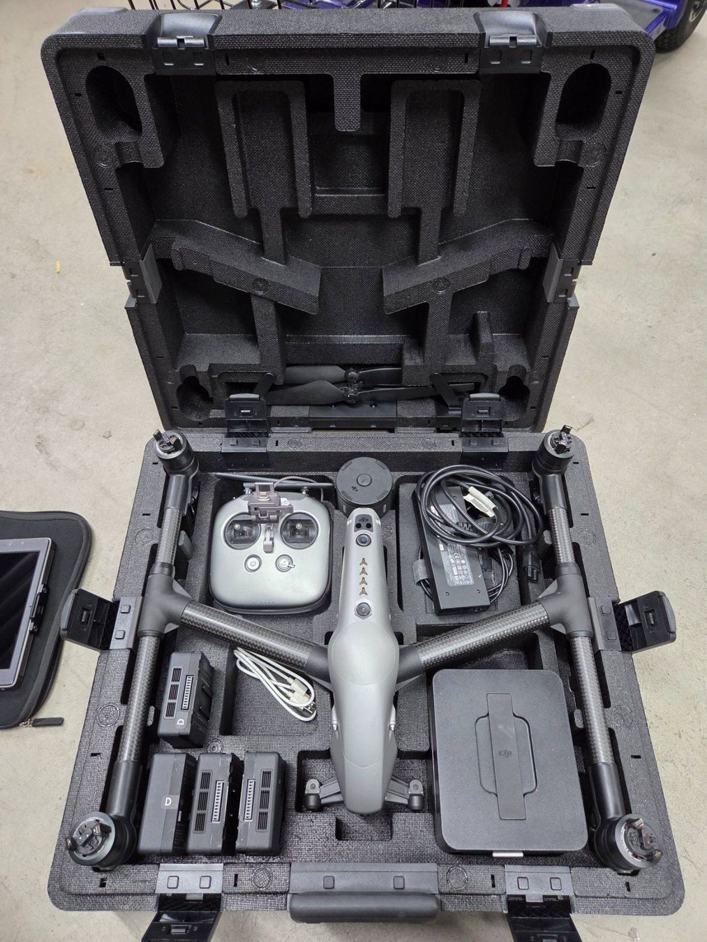 DJI RC Modellbau: DJI Inspire 2 Drohne mit Zubehör, Top Zustand! – Gebraucht aus Oberhasli von General-Dealer