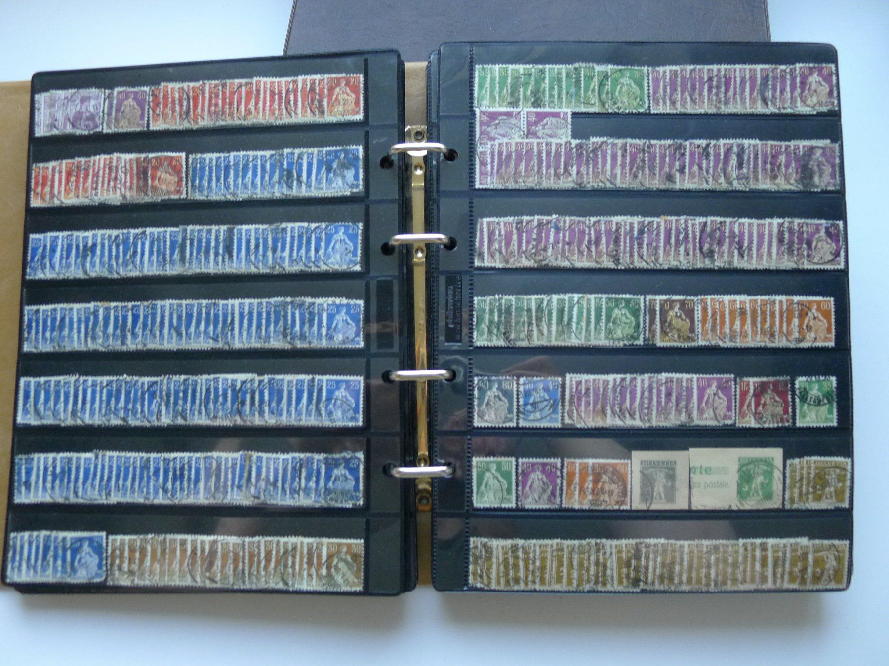 Tutti i francobolli: Lageralbum mit schweizer Briefmarken 61 Bildern – Usato da Dagmersellen venduto da q1w2e3r4 3