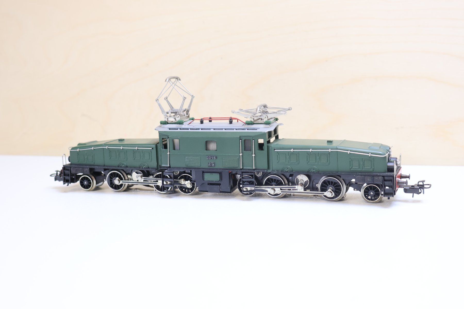 Märklin Modellini di ferrovie: Märklin SBB Krokodil E-Lok 3015 - Top Gussmodell – Usato da Winterthur venduto da Monstera 7