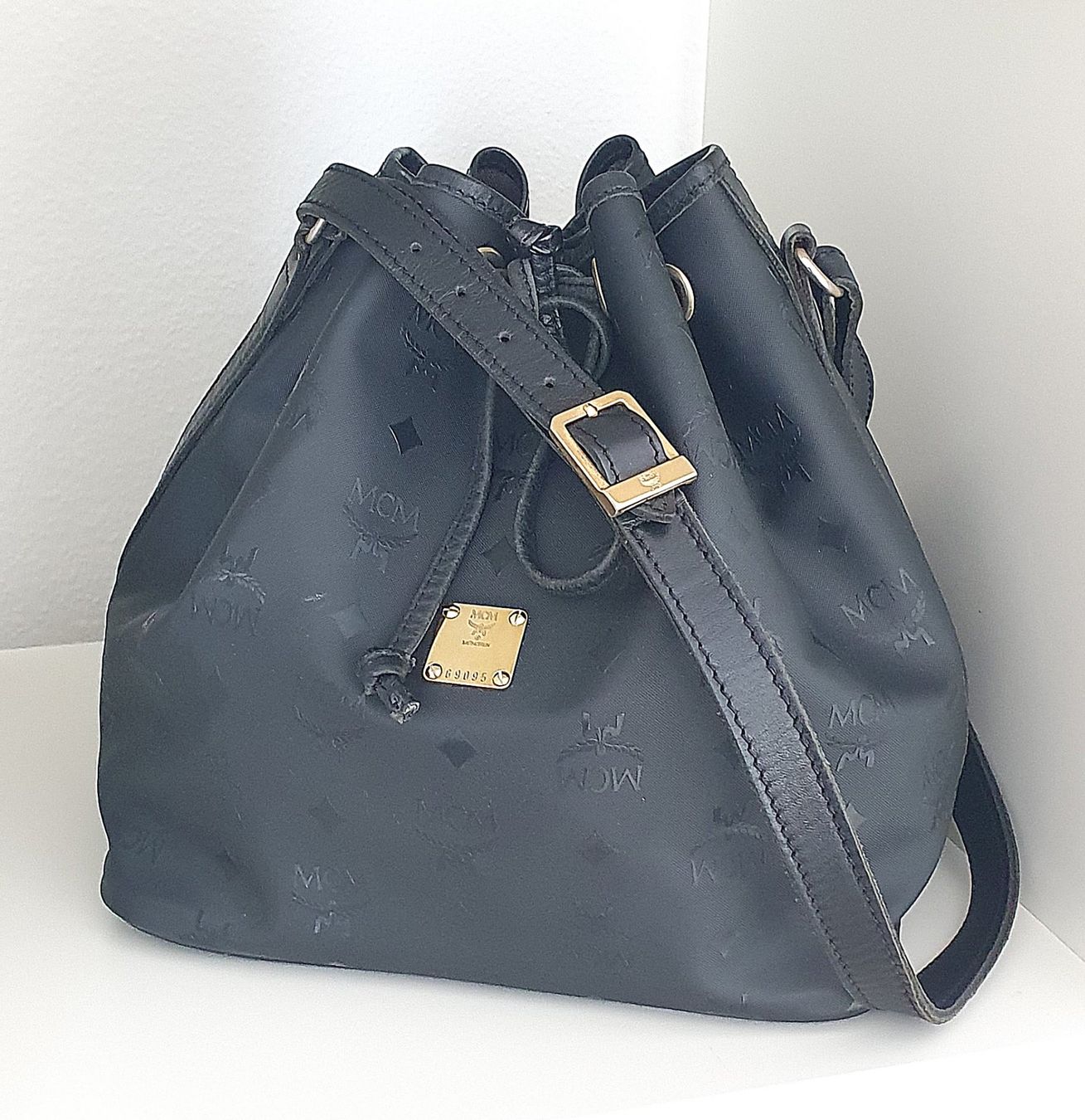 Mcm Taschen für Damen: MCM Beutetasche Vintage Medium Vinyl – Gebraucht aus Niederteufen von Mira_72