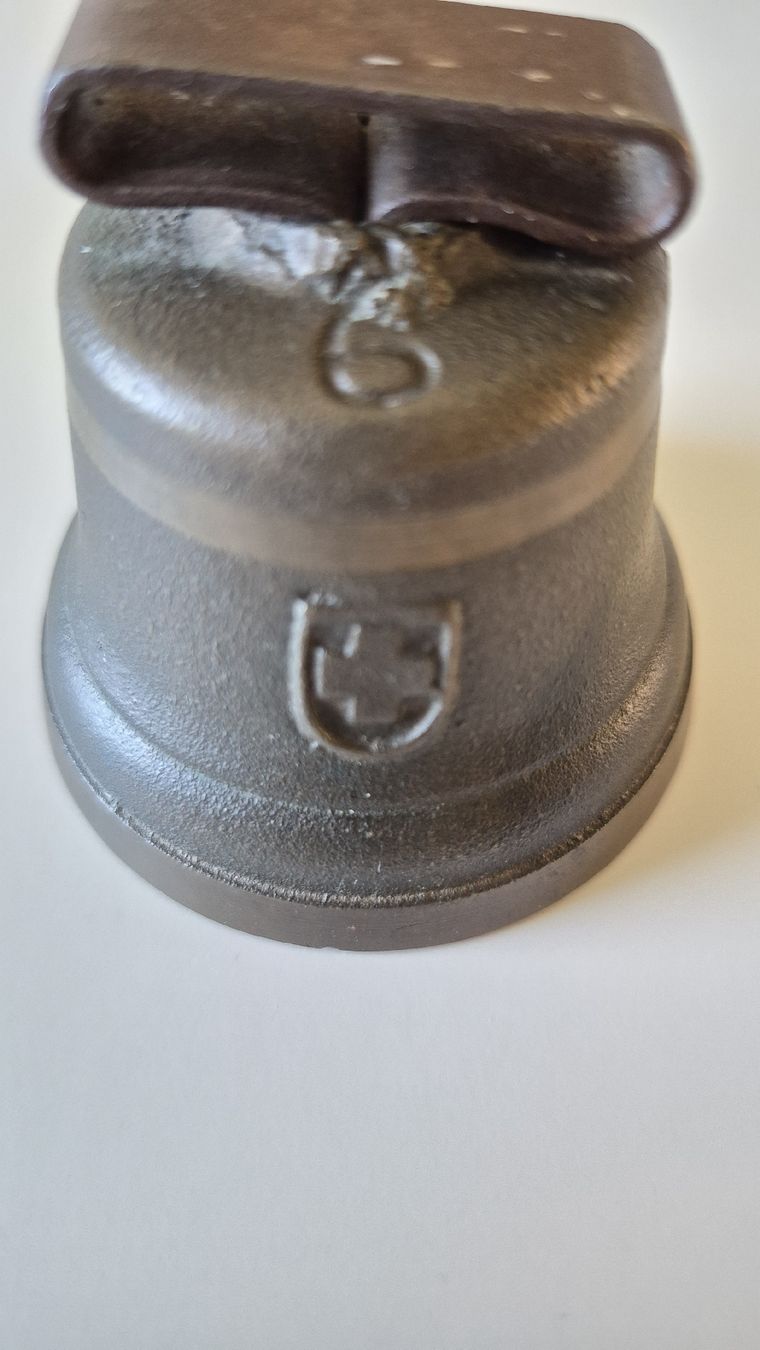 Campanacci mucche: Messingglocke mit Schweizer Kreuz – Usato da Schindellegi venduto da edi2011