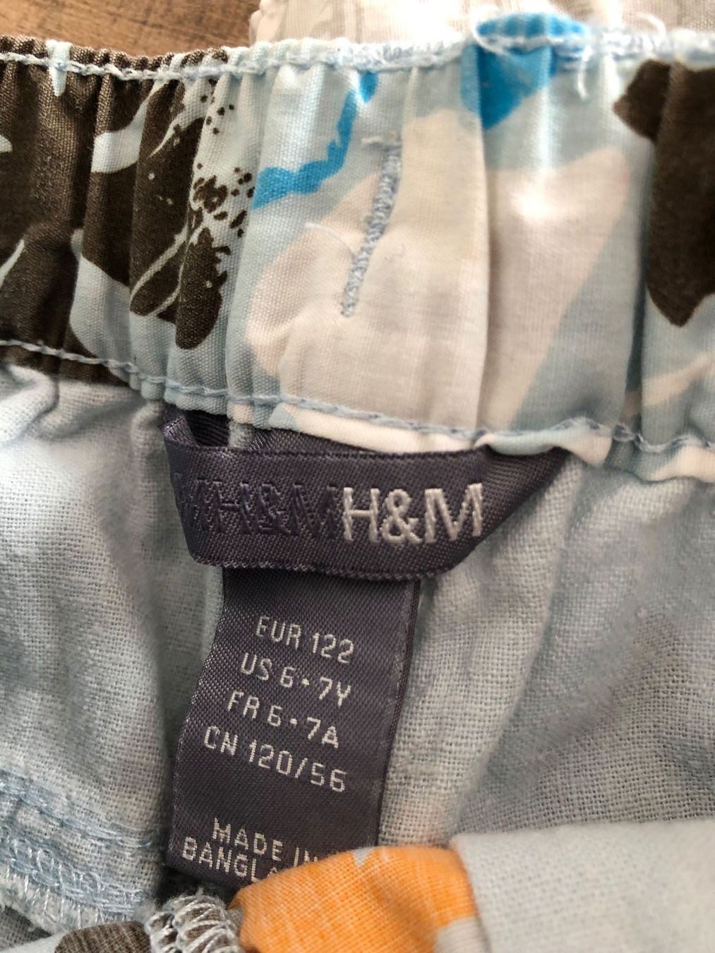 H&M Pantaloni: Kinder Bermudas Gr.122 farbig – Usato da Steffisburg venduto da Aare77 1