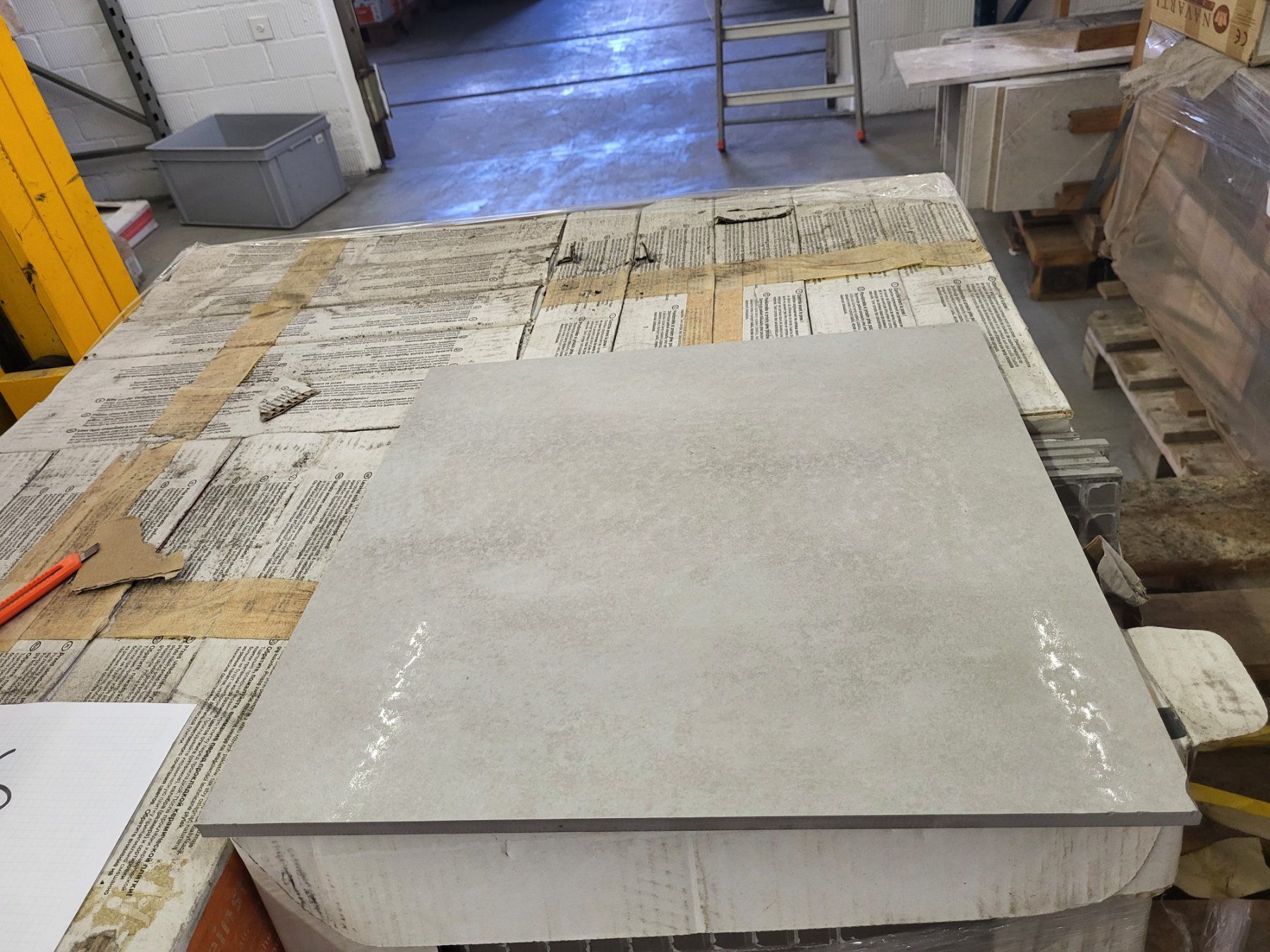 Rivestimenti per pavimenti: Boden/Wand- Feinsteinzeugfliesen 40 x 40cm – Nuovo e nell'imballaggio originale da Diessenhofen venduto da Osio 2
