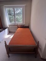 Elektrisch verstellbares Bett mit Lattenrost und Matratze 90