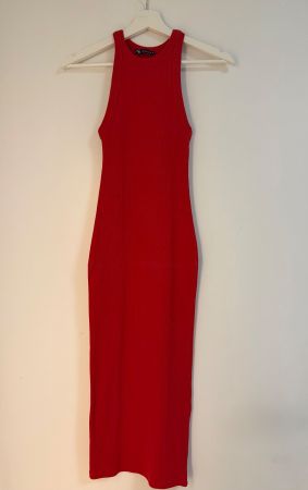 Zara Kleid gerippt rot ärmellos