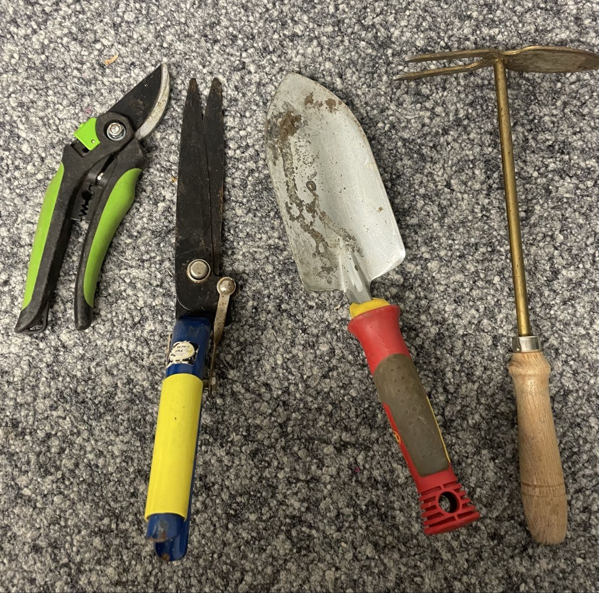 Alle Werkzeuge: Gartengeräte Set 4-teilig gute Gebrauchtware – Gebraucht aus Au ZH von Jaggy4
